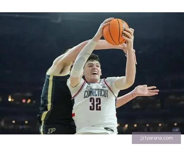 克林根超小洛创历史成就 成为开拓者单赛季进攻篮板王